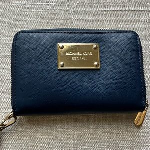 Like new, great condition wallet.